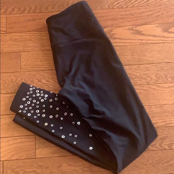 Scatter Grommet Leggings by Soul Cycle - Picture 6 of 8